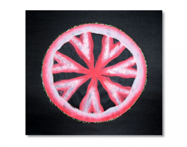 SHIMMERING HUBCAP – Tints, Symmetry, Contrast